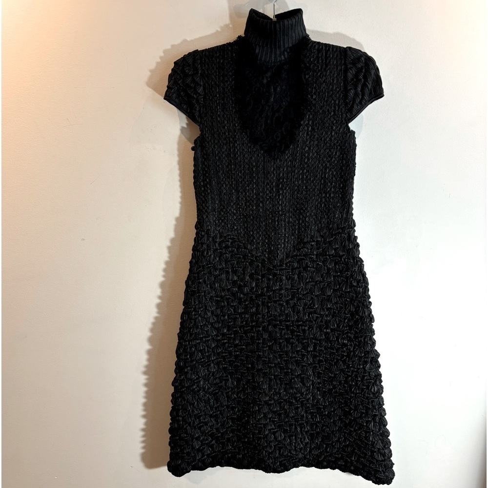 DRESS Sz M Turtle Neck Popcorn Style Little Black Dress Lined Lace